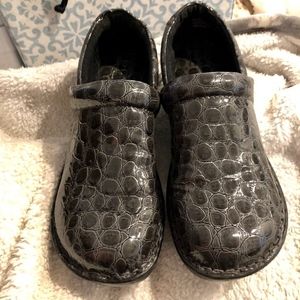 BOC Born Concept Lizzard clogs size 9.5 NWOT